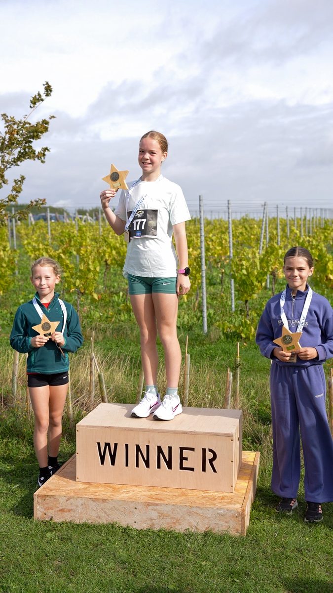 2km girls podium